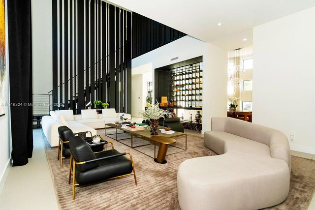 10151 SW 3rd St, Plantation, FL 33324