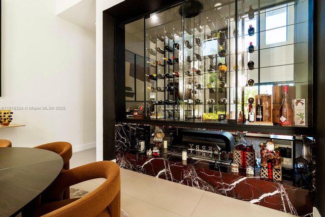 10151 SW 3rd St, Plantation, FL 33324