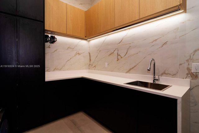 10151 SW 3rd St, Plantation, FL 33324