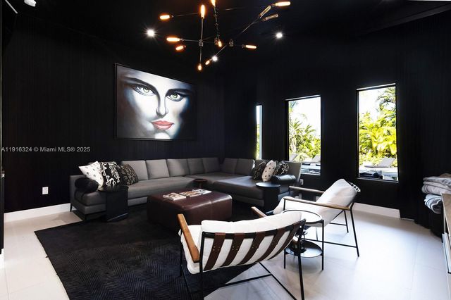 10151 SW 3rd St, Plantation, FL 33324