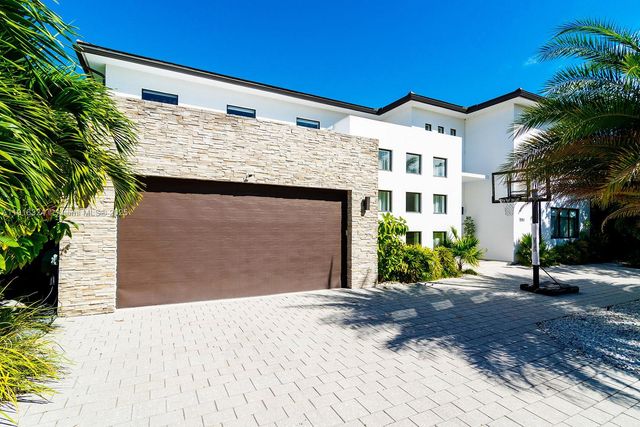 10151 SW 3rd St, Plantation, FL 33324