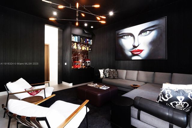 10151 SW 3rd St, Plantation, FL 33324