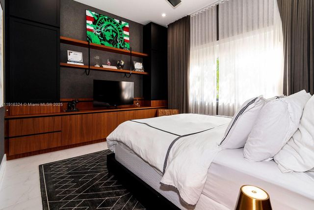 10151 SW 3rd St, Plantation, FL 33324