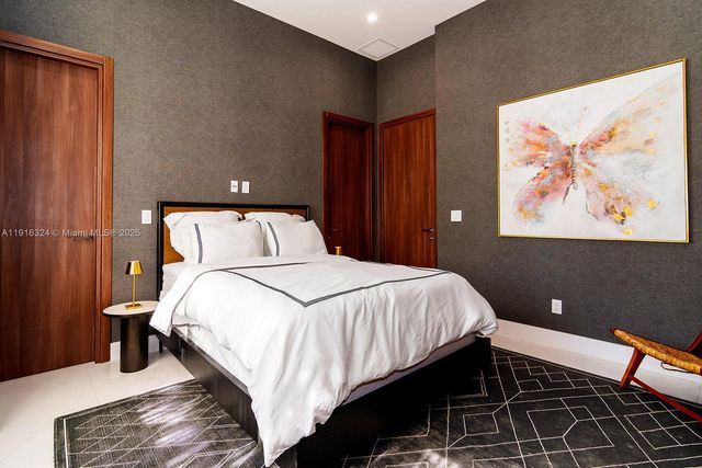 10151 SW 3rd St, Plantation, FL 33324