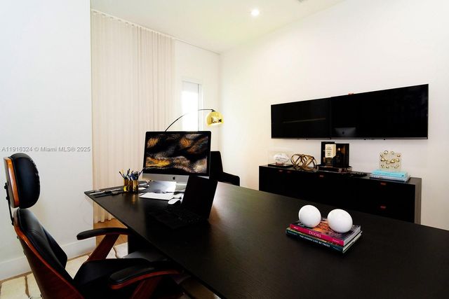 10151 SW 3rd St, Plantation, FL 33324