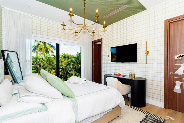 10151 SW 3rd St, Plantation, FL 33324