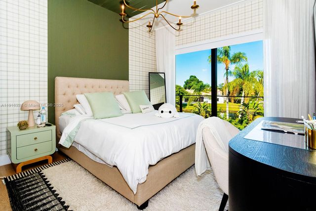 10151 SW 3rd St, Plantation, FL 33324