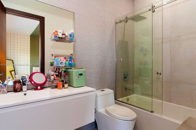 10151 SW 3rd St, Plantation, FL 33324