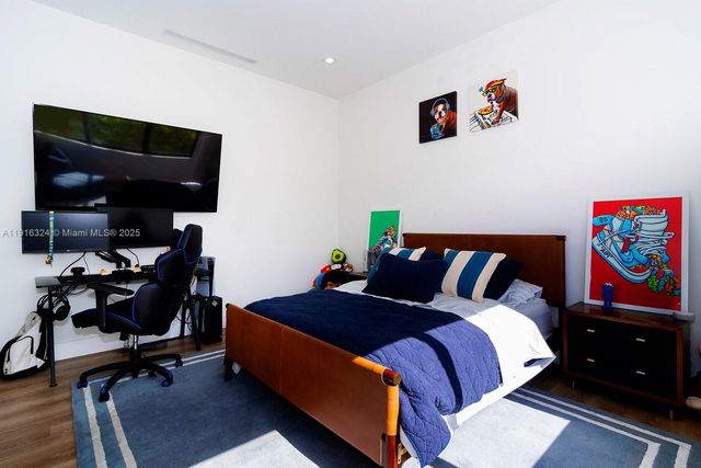 10151 SW 3rd St, Plantation, FL 33324