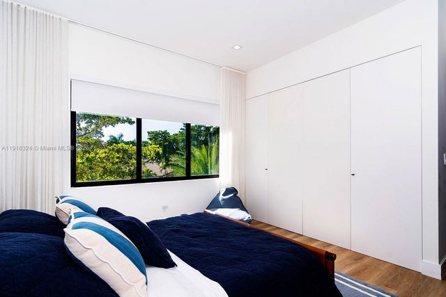 10151 SW 3rd St, Plantation, FL 33324