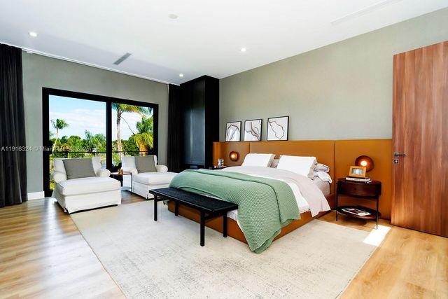 10151 SW 3rd St, Plantation, FL 33324