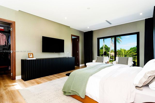 10151 SW 3rd St, Plantation, FL 33324