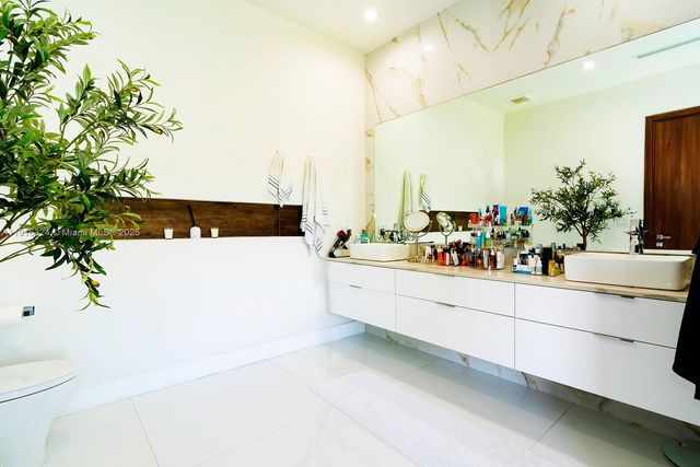 10151 SW 3rd St, Plantation, FL 33324