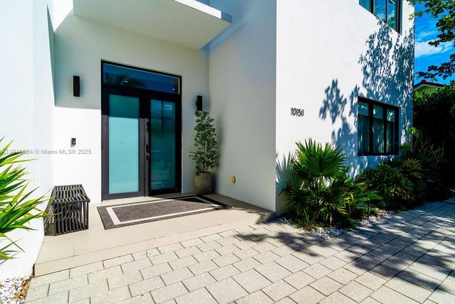 10151 SW 3rd St, Plantation, FL 33324