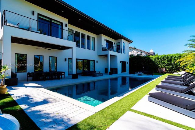 10151 SW 3rd St, Plantation, FL 33324