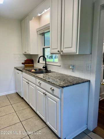 108 Laurel Avenue, Natchez, MS 39120