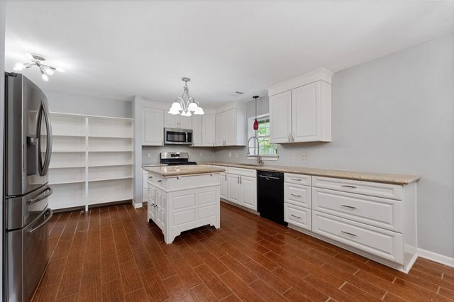 9250 County Road 302, Plantersville, TX 77363