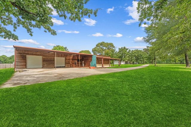 9250 County Road 302, Plantersville, TX 77363