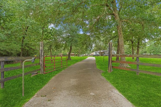 9250 County Road 302, Plantersville, TX 77363