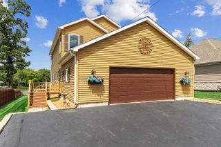 2019 N Woodlawn Park Avenue, Mchenry, IL 60051