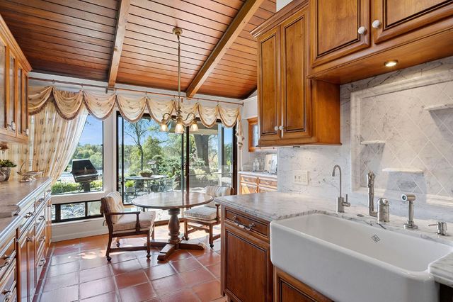 23 Riverbank Pl, Carmichael, CA 95608