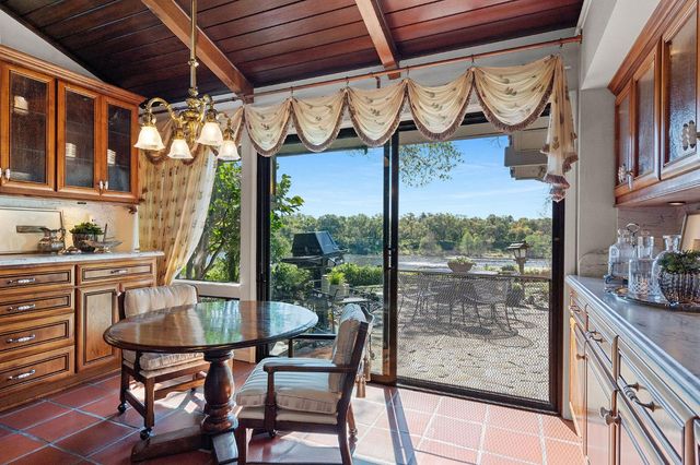 23 Riverbank Pl, Carmichael, CA 95608