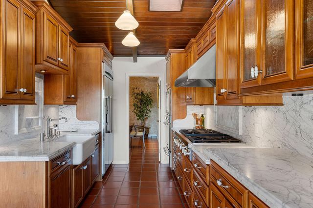 23 Riverbank Pl, Carmichael, CA 95608