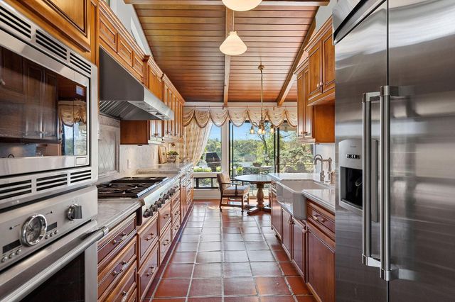 23 Riverbank Pl, Carmichael, CA 95608