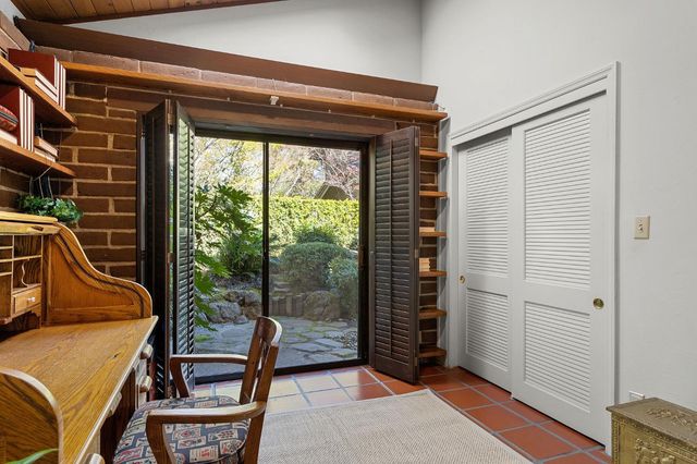 23 Riverbank Pl, Carmichael, CA 95608