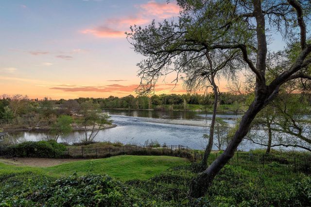 23 Riverbank Pl, Carmichael, CA 95608