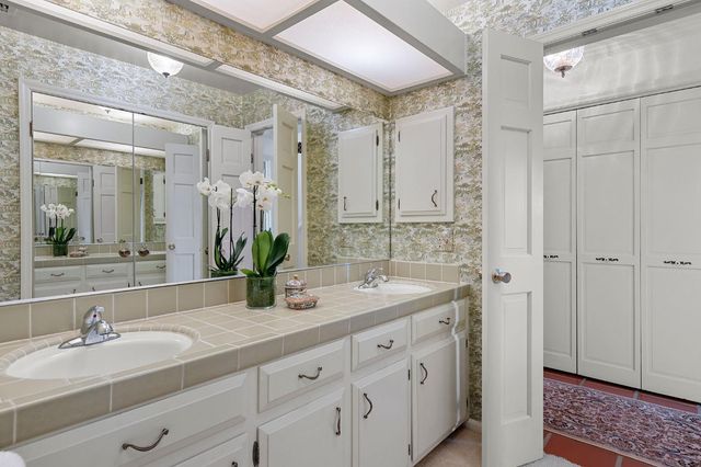 23 Riverbank Pl, Carmichael, CA 95608