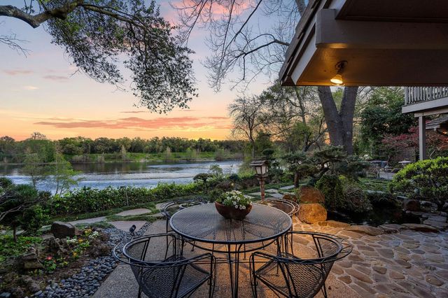 23 Riverbank Pl, Carmichael, CA 95608