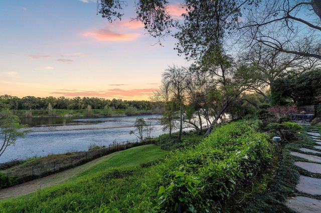 23 Riverbank Pl, Carmichael, CA 95608