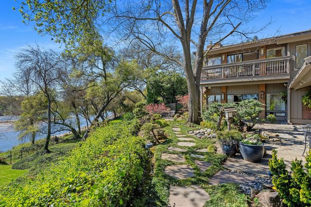 23 Riverbank Pl, Carmichael, CA 95608