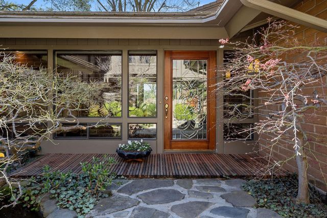 23 Riverbank Pl, Carmichael, CA 95608