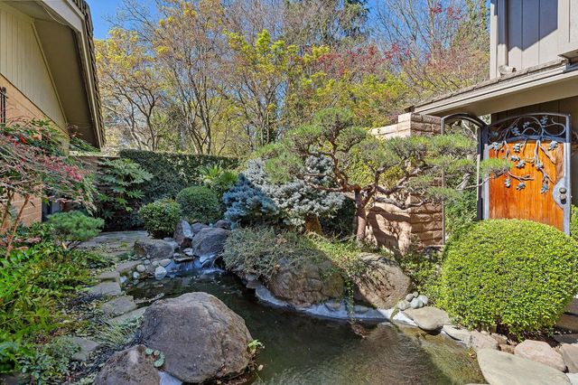 23 Riverbank Pl, Carmichael, CA 95608