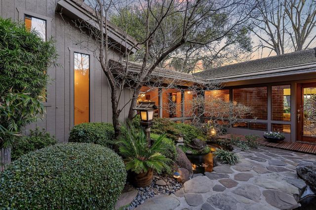 23 Riverbank Pl, Carmichael, CA 95608