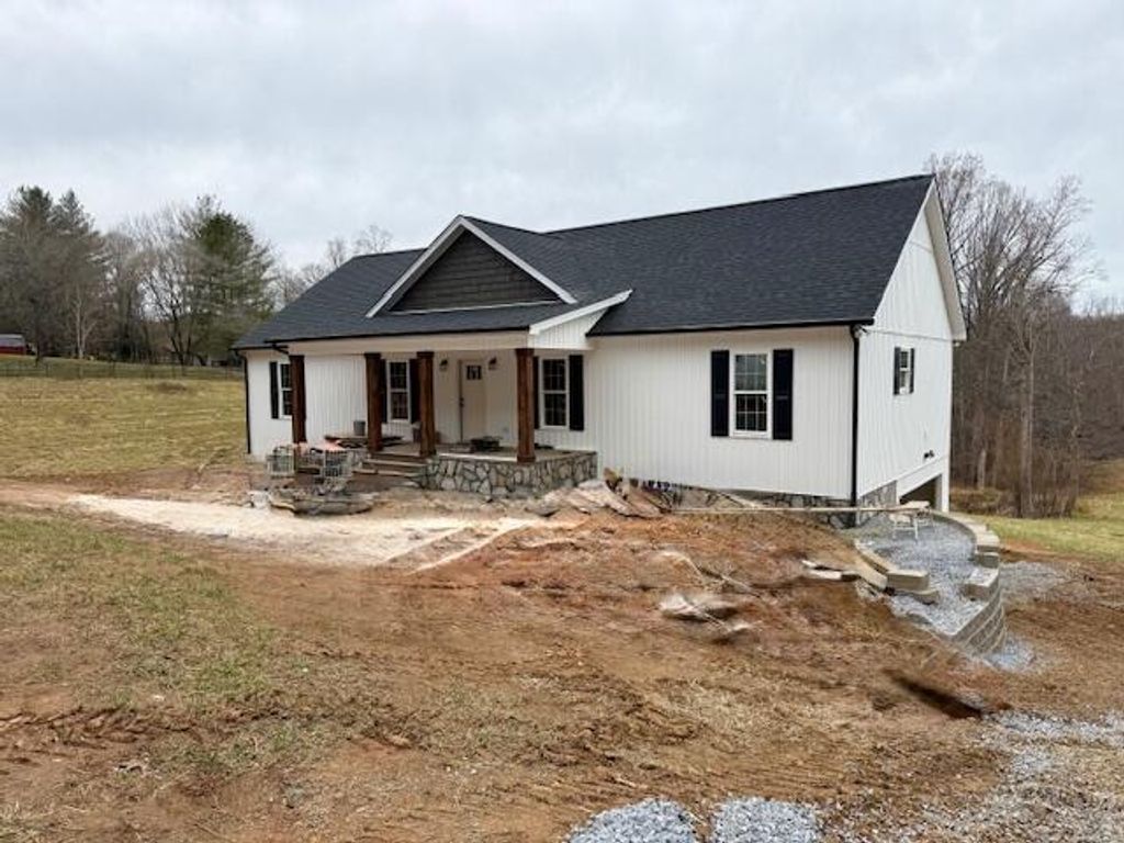 107 Ridge DR, Goodview, VA 24095