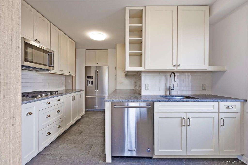 3333 Henry Hudson Parkway 12S, Bronx, NY 10463 — photo 3