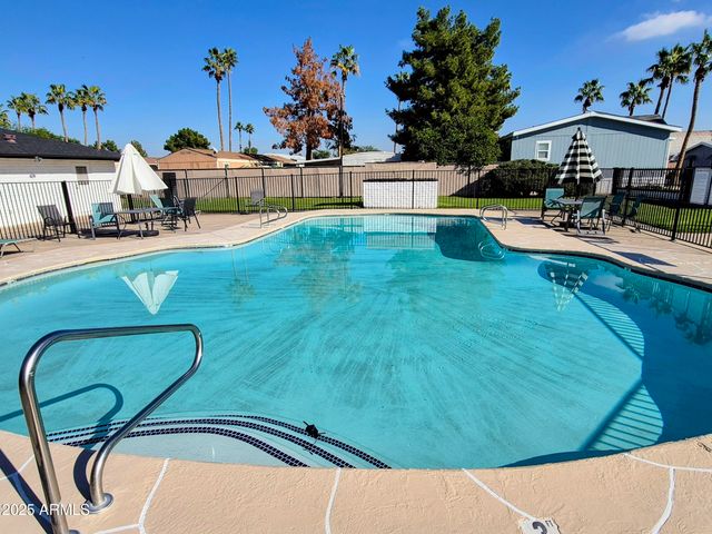 7920 W GLENDALE Avenue 39, Glendale, AZ 85303