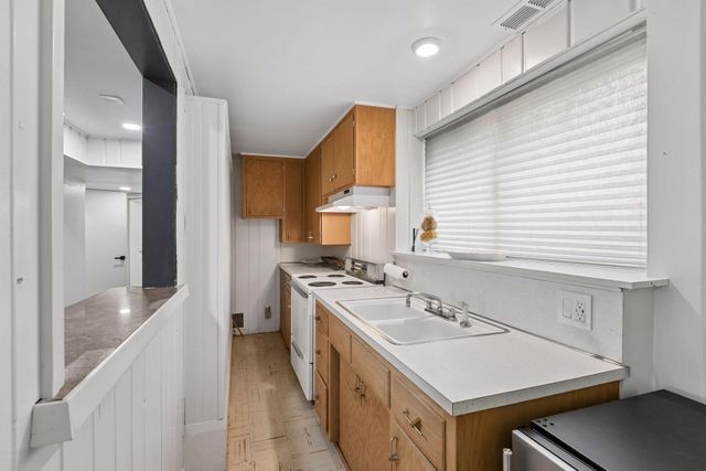 145 Rustic Lodge W, Minneapolis, MN 55419