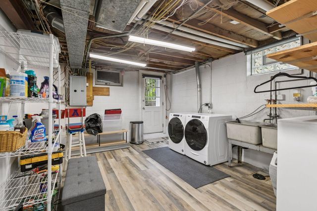 145 Rustic Lodge W, Minneapolis, MN 55419