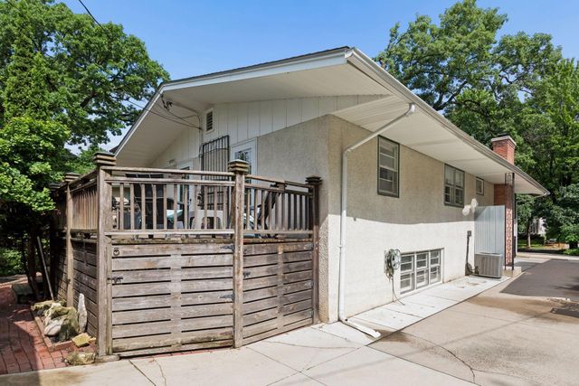 145 Rustic Lodge W, Minneapolis, MN 55419