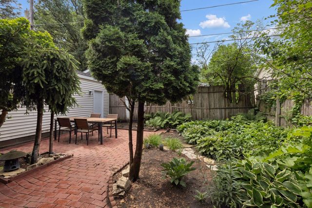 145 Rustic Lodge W, Minneapolis, MN 55419