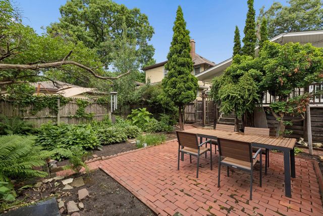 145 Rustic Lodge W, Minneapolis, MN 55419