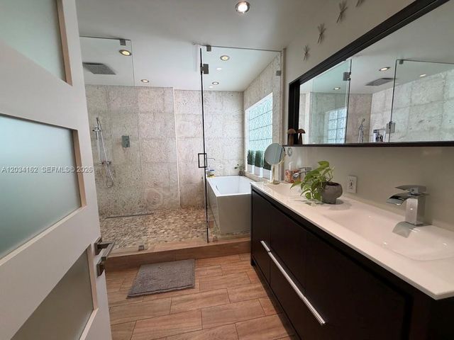 10900 NW 72nd St ., Doral, FL 33178