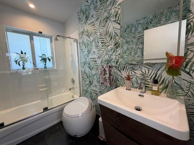 10900 NW 72nd St ., Doral, FL 33178