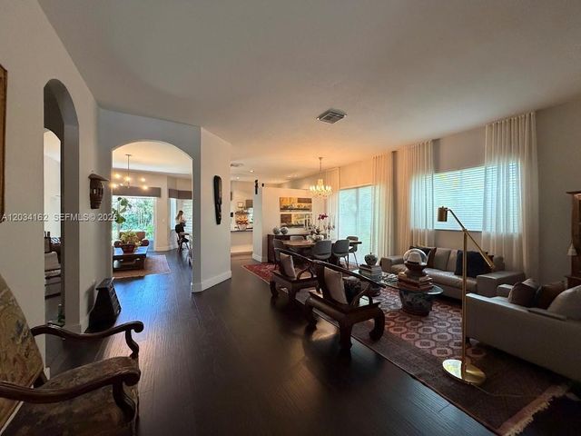 10900 NW 72nd St ., Doral, FL 33178