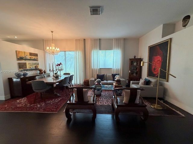 10900 NW 72nd St ., Doral, FL 33178