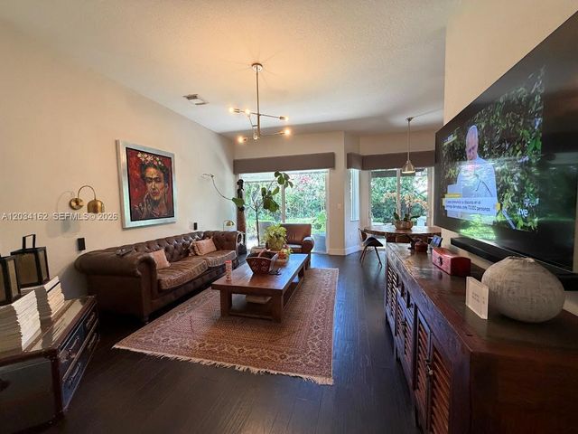 10900 NW 72nd St ., Doral, FL 33178